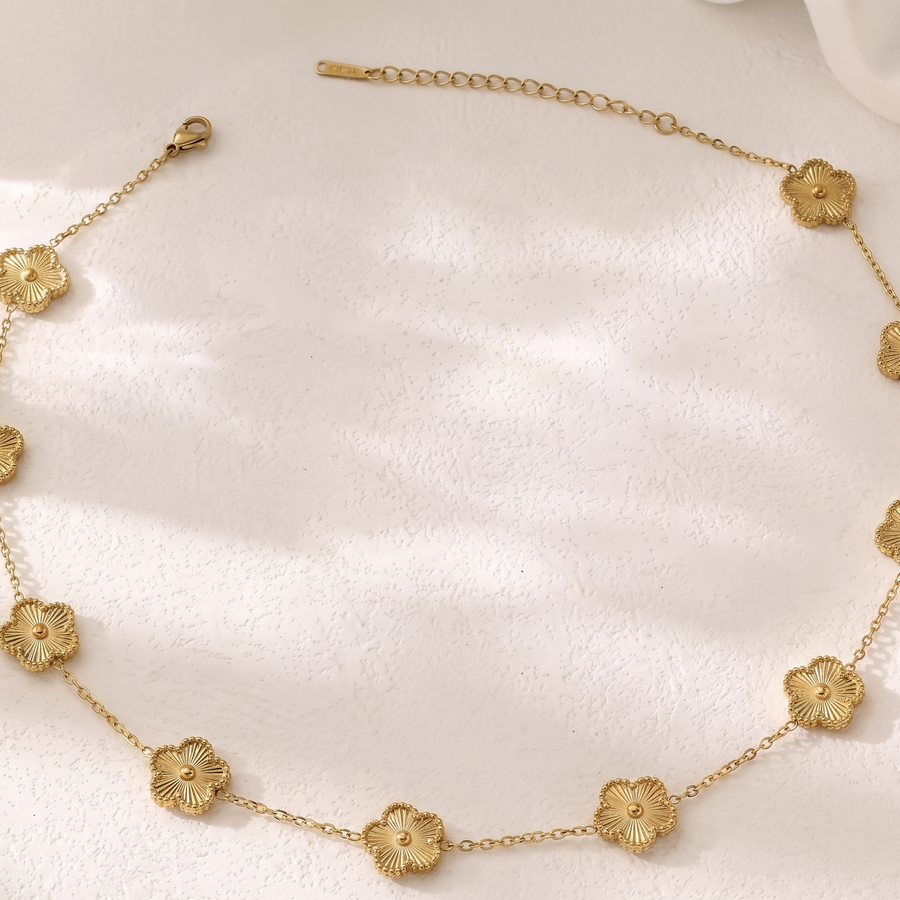 Minimalist 10-Leaf Clover Necklace