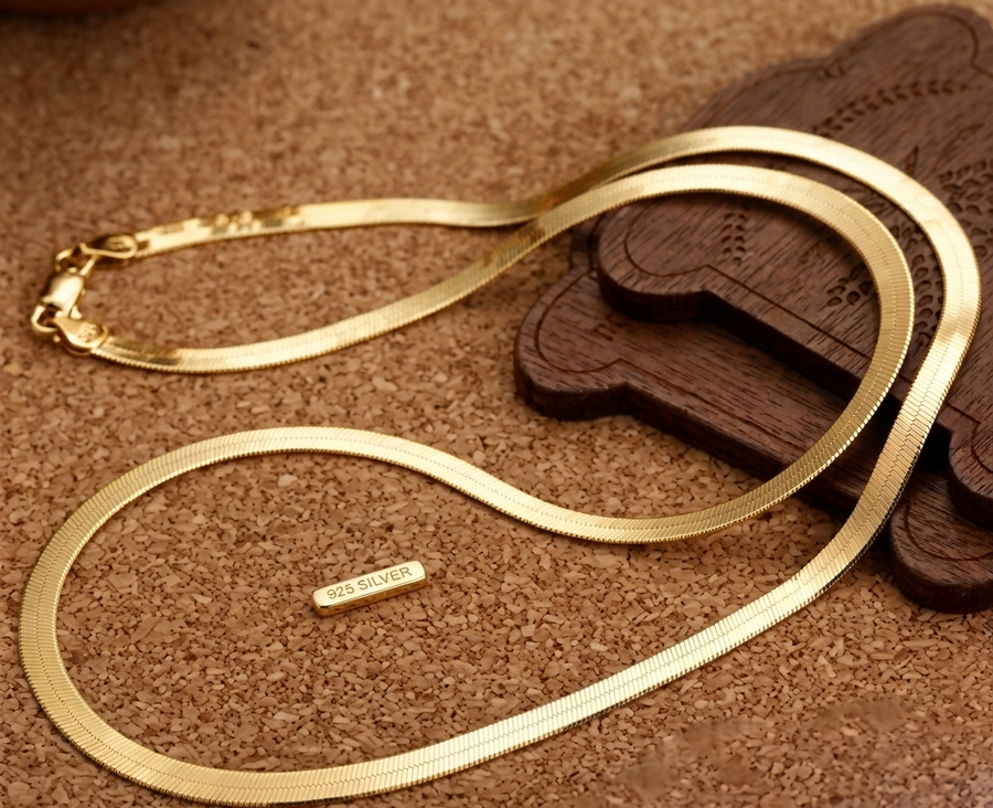 Minimal Flat Chain Necklace