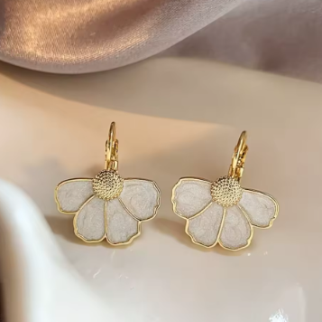 Gold Daisy Earrings