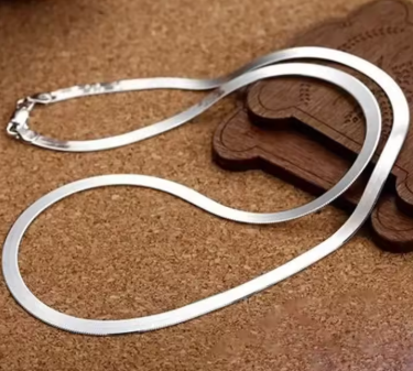 Minimal Flat Chain Necklace