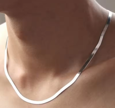 Minimal Flat Chain Necklace