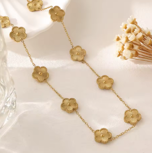 Minimalist 10-Leaf Clover Necklace