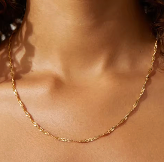 Minimal Gold Clavicle Chain