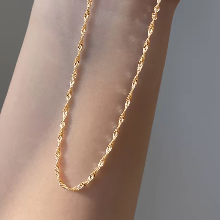 Minimal Gold Clavicle Chain
