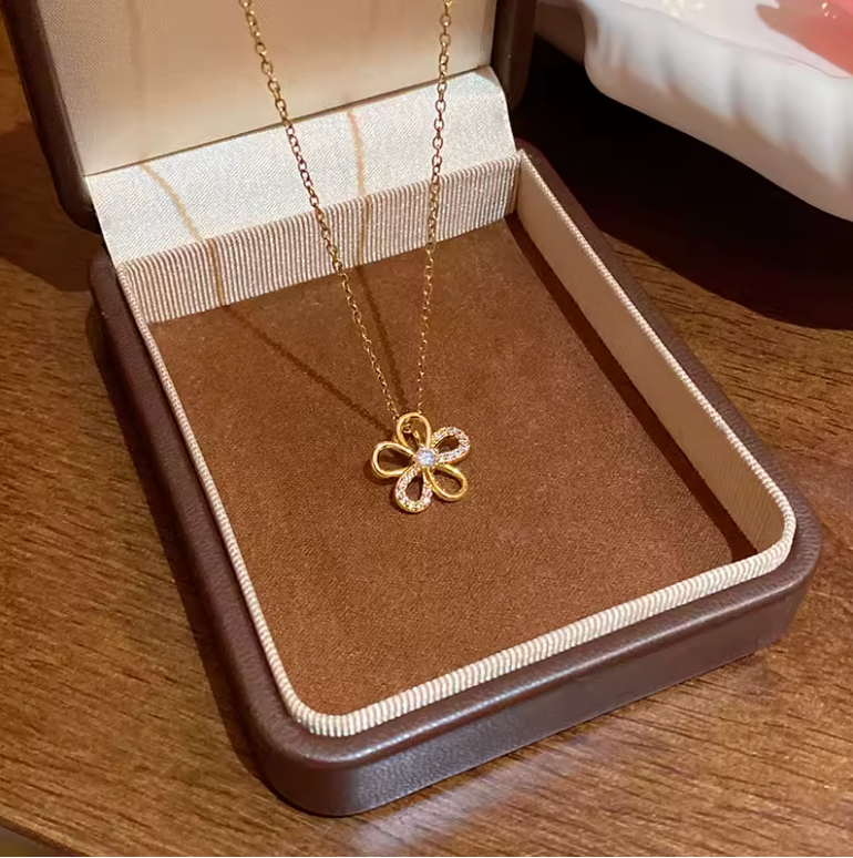 Flower Pendant Clavicle Chain
