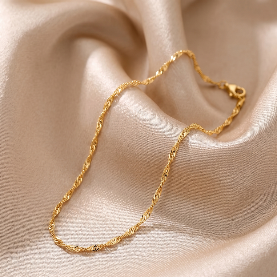 Minimal Gold Clavicle Chain
